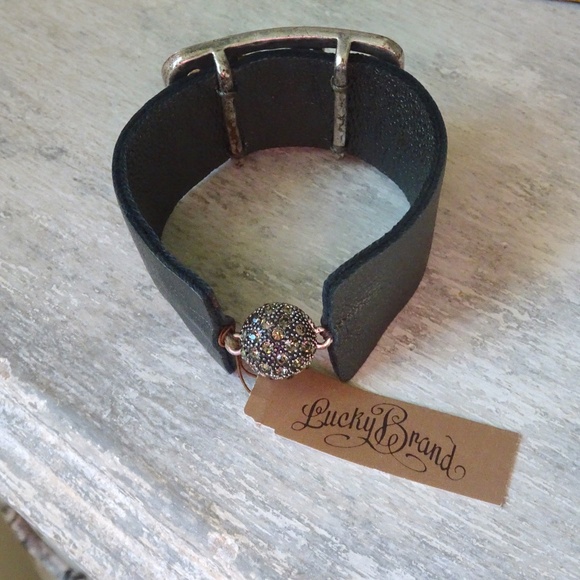 NWT Lucky Brand Leather Cuff Silver Belt Buckle Bracelet Pavé Magnetic Closure - Picture 6 of 9